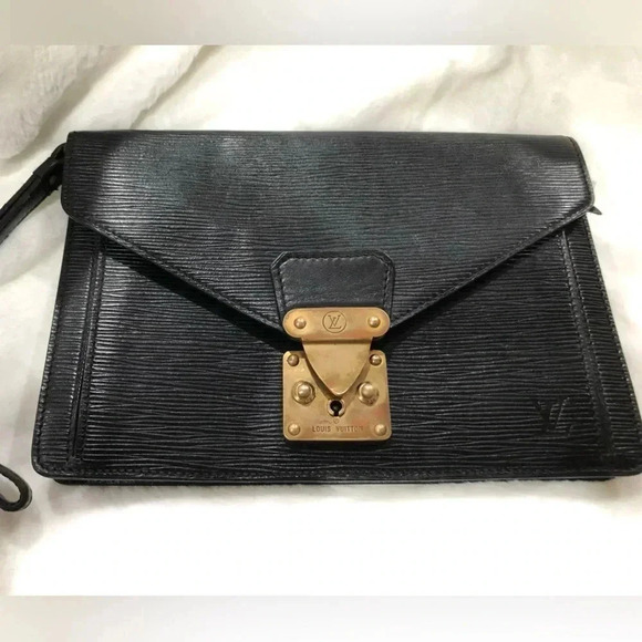 Louis Vuitton Epi Envelope Bag with working key - Picture 1 of 14